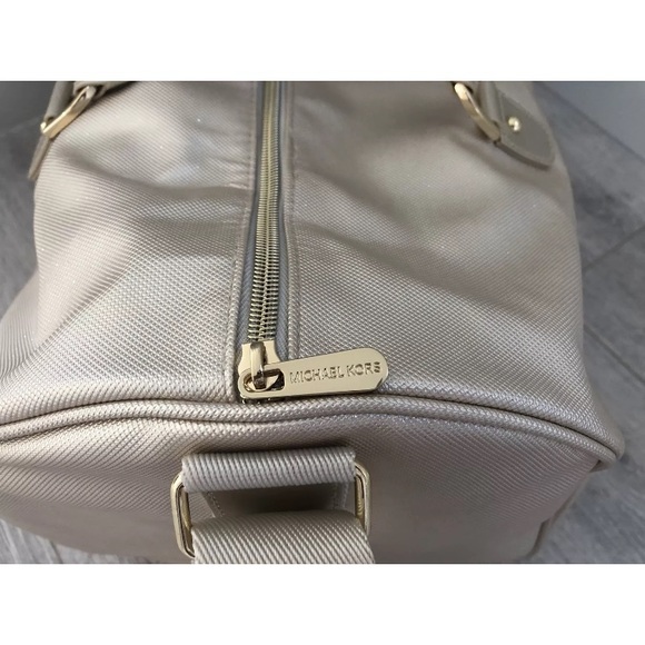 NWT MICHAEL Kors Weekend Travel Duffle Bag Gold - Picture 4 of 8